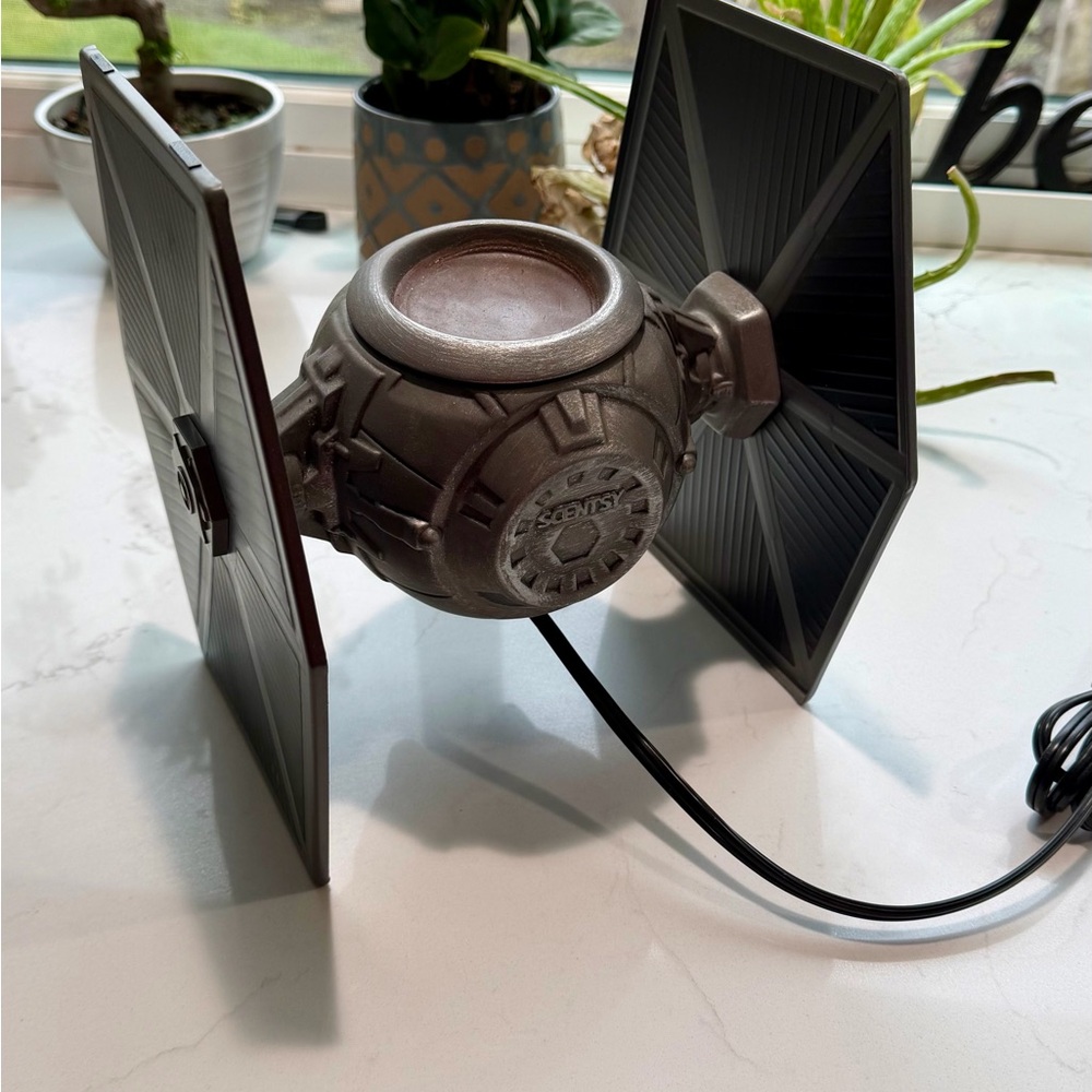 Scentsy Star Wars TIE Fighter Warmer